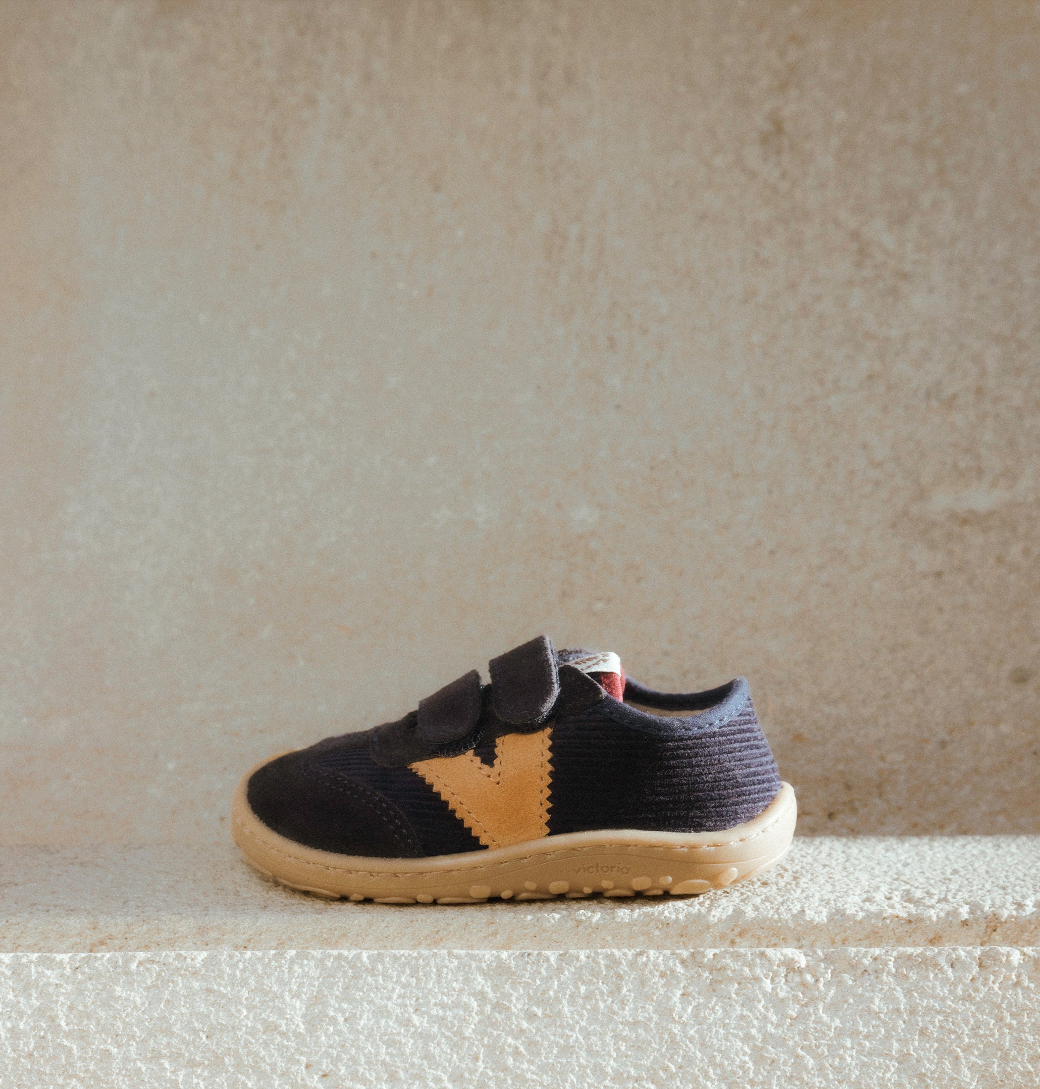 Victoria - sneakers barefoot