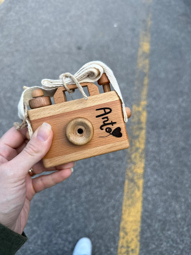 Macchina fotografica in legno