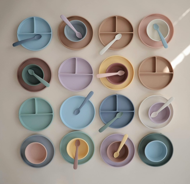 Mushie - Piatto in silicone